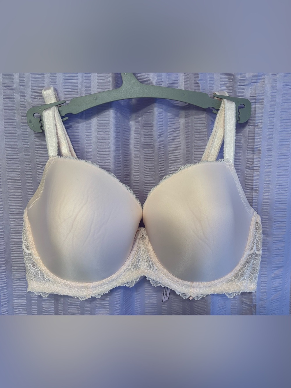 Victoria's Secret Smooth Lace-Trim T-Shirt Bra in Light Pink